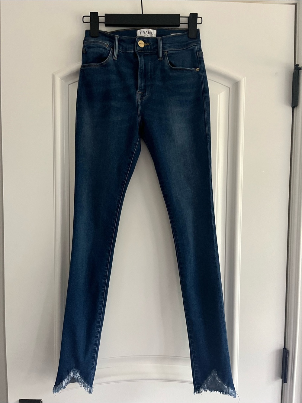 Frame Denim Skinny Jeans in Dark Blue Wash with Frayed Hem